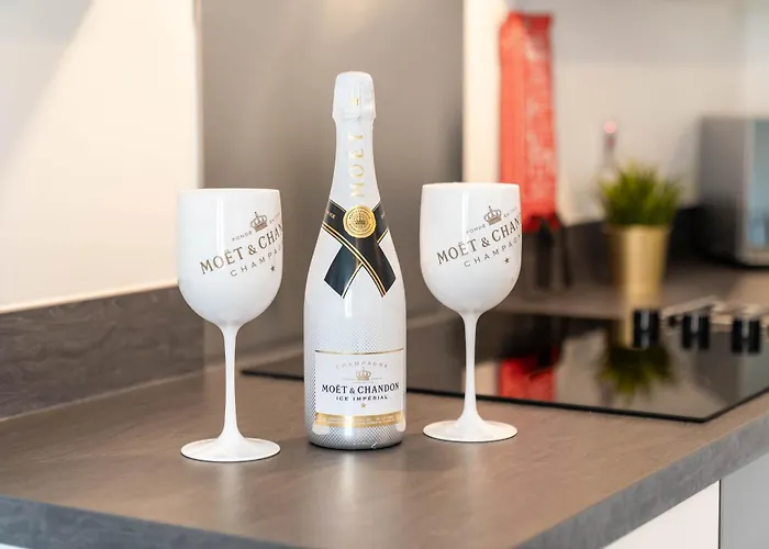 Luxury Apartment - Twin Beds - Selly Oak - Off-Street Parking - Free Netflix & Wifi - Top Rated 9Cc